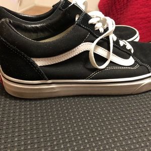 VANS MEN'S SIZE 10 BLACK AND WHITE CANVAS LOW TOP